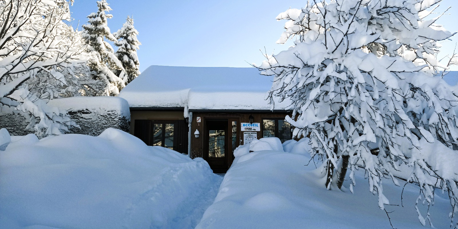 Accueil de l'Escales des tribus sous la neige